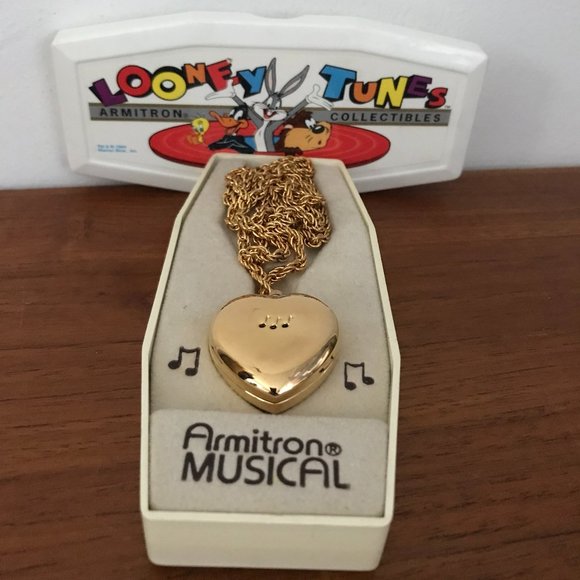 1994 Looney Tunes Armitron Musical Taz & She-Devil Pendant Necklace Watch Gold - Picture 4 of 4
